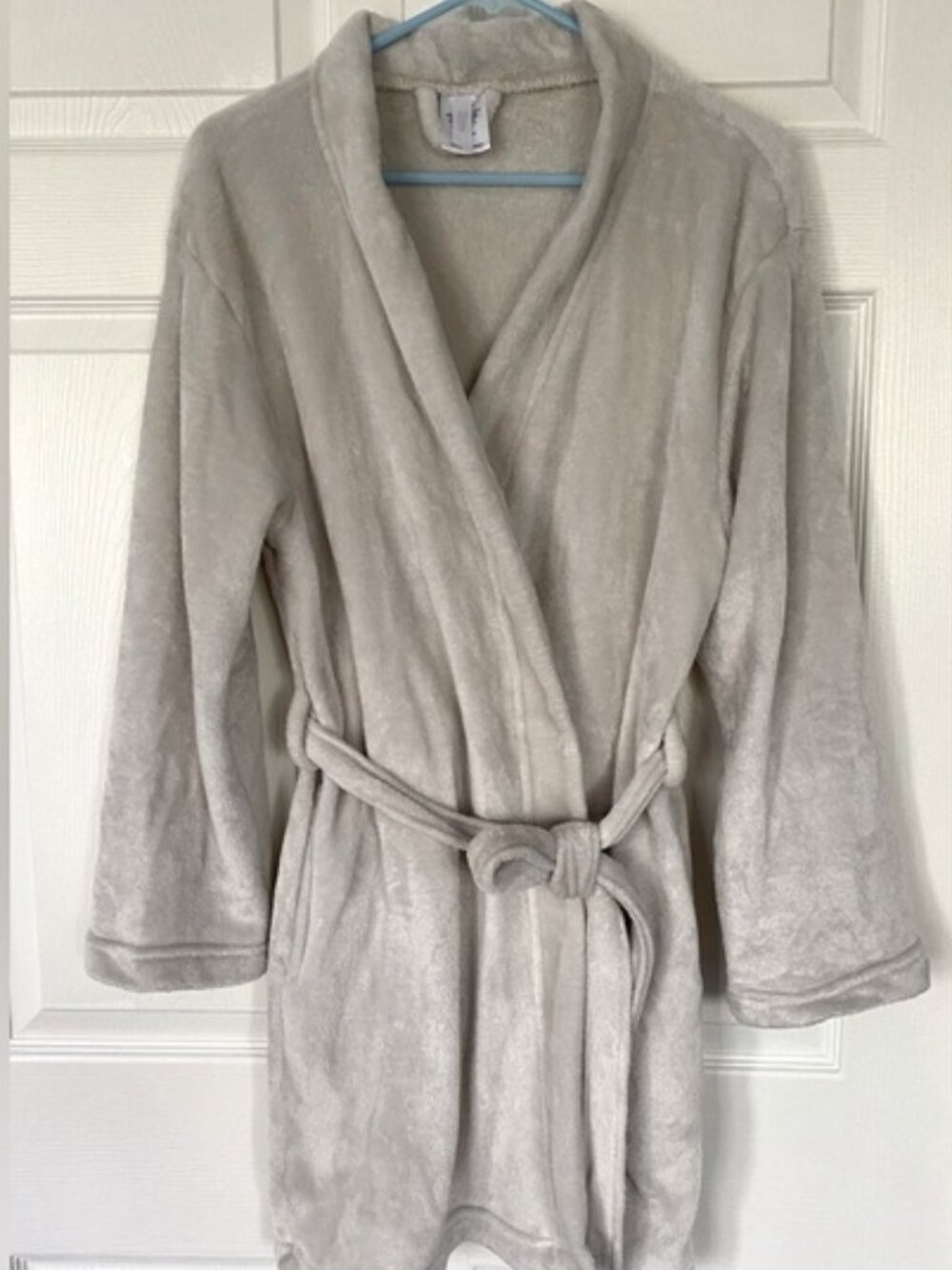 Flora by Flora Nikrooz Light Plush Robe size Medium